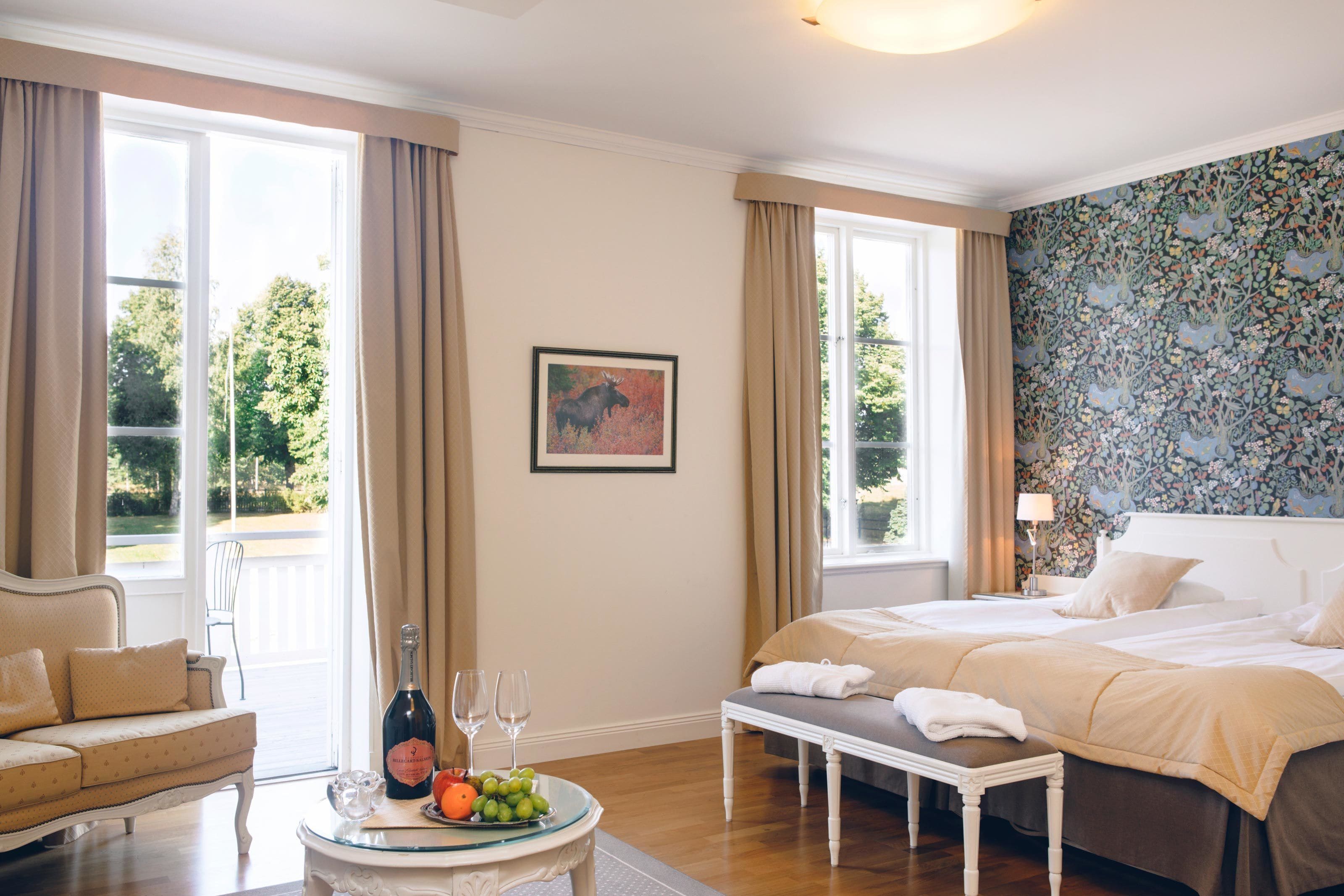 superior double room | 1 bedroom, in-room safe, desk, blackout curtains