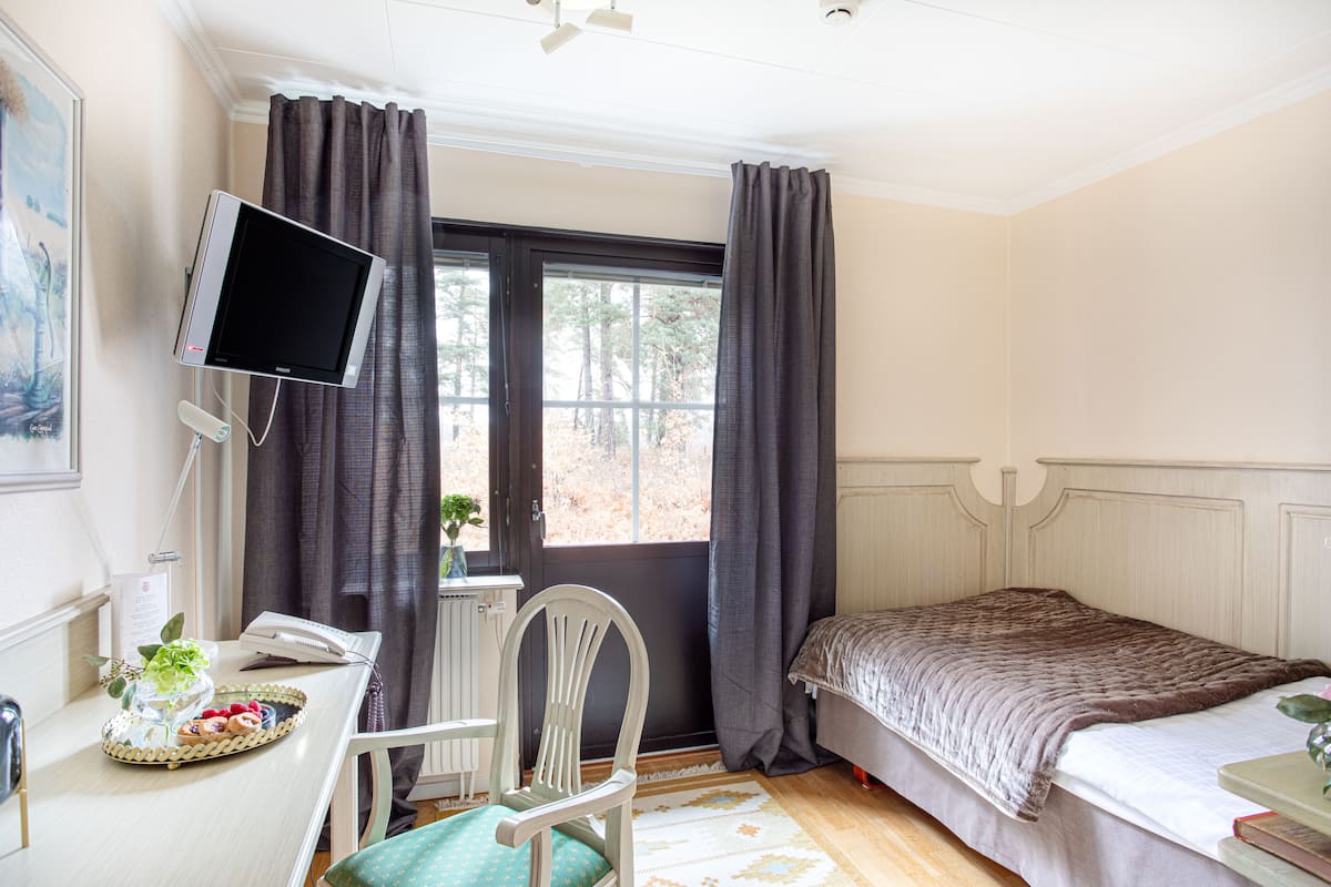 In-room safe, desk, blackout curtains, free WiFi