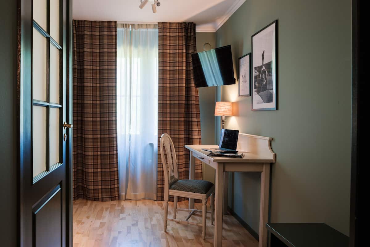 In-room safe, desk, blackout curtains, free WiFi