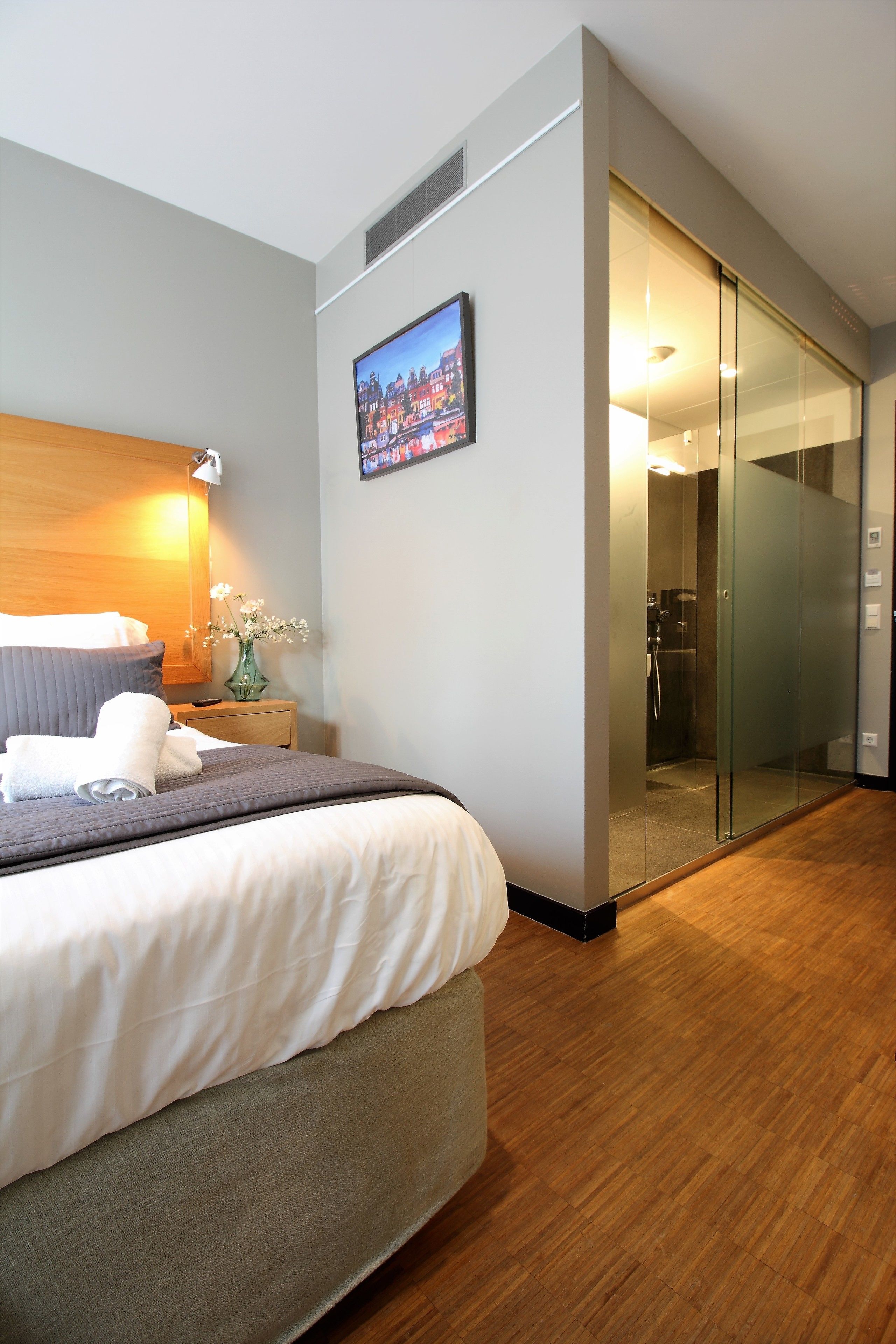 Standard Double or Twin Room | In-room safe, desk, blackout curtains, iron/ironing board