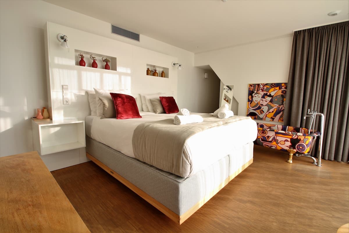 Penthouse, City View | In-room safe, desk, blackout drapes, iron/ironing board