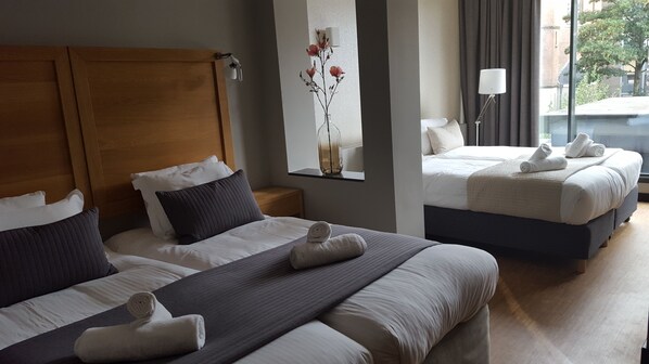 In-room safe, desk, blackout drapes, iron/ironing board - The Bank Hotel (Amsterdam)