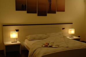 套房 | 房內夾萬、書桌、嬰兒床 (收費)、免費 Wi-Fi