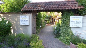 Exterior - Hotel Blume (Freiburg im Breisgau)