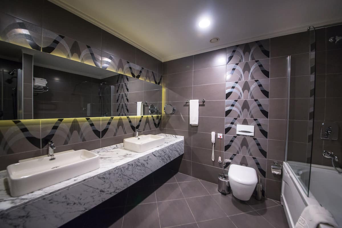 premium bedding, minibar, in-room safe, desk