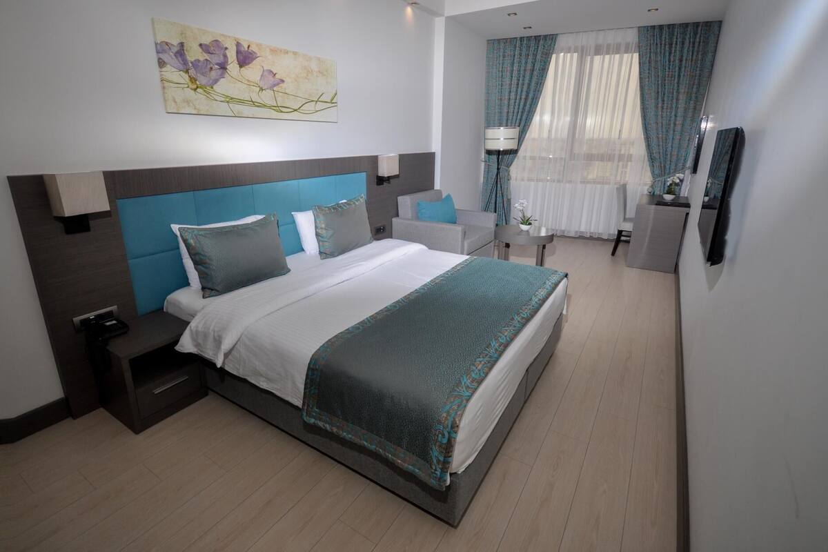 Hochwertige Bettwaren, Minibar, Zimmersafe, Schreibtisch