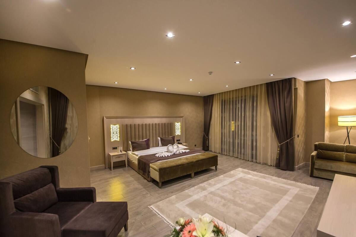 Hochwertige Bettwaren, Minibar, Zimmersafe, Schreibtisch