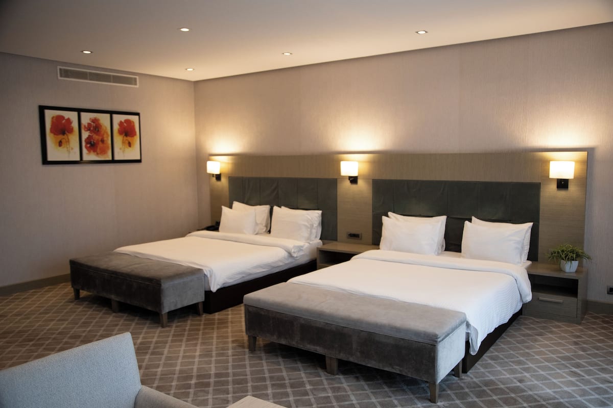 Camera familiare con letto matrimoniale o 2 letti singoli | Biancheria da letto di alta qualità, minibar, cassaforte in camera