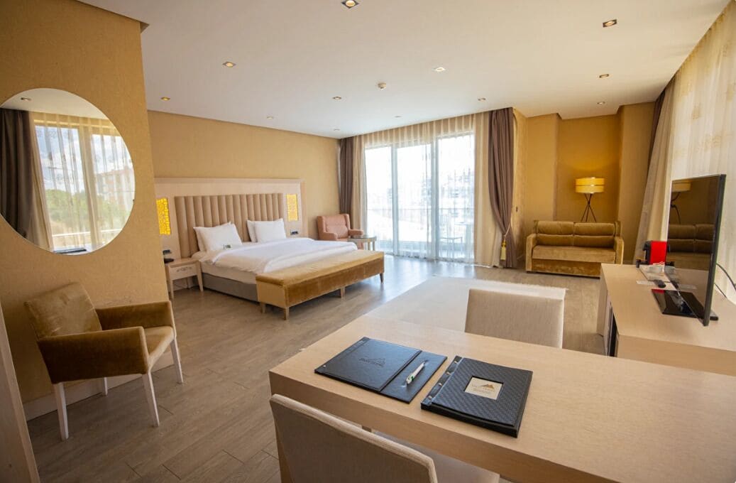 套房 | 高級寢具、迷你吧、房內夾萬、書桌