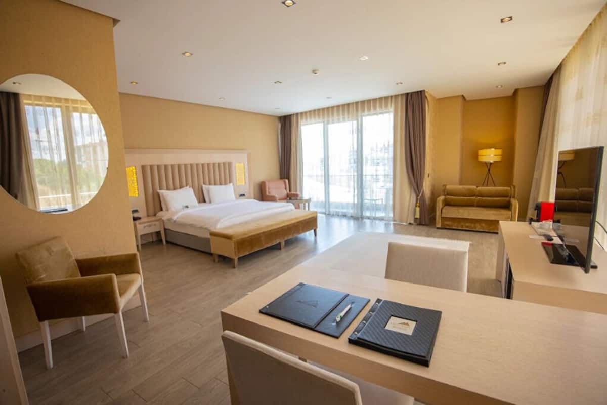 Suite | Biancheria da letto di alta qualità, minibar, cassaforte in camera