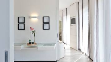 Suite, 2 Bedrooms, Bathtub, Sea View | Living area | TV