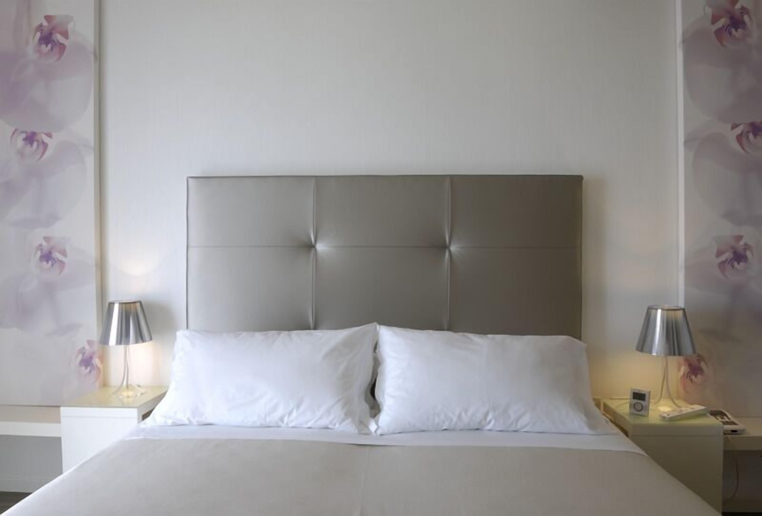 deluxe double room, 1 double bed, sea view | minibar, in-room safe, desk, soundproofing