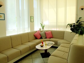 Lobby sitting area - Hotel Manuela (Cervia)