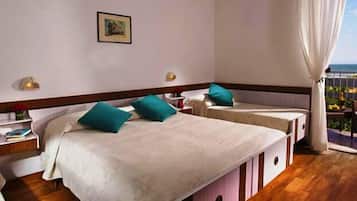 Quarto quádruplo | Frigobar, cofres nos quartos, escrivaninha, berços (sobretaxa)