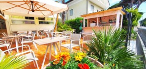 S'hi serveixen dinars, sopars i plats de cuina italiana