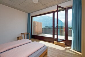 Double Room, Balcony | Desk, free WiFi, bed sheets - Youth Hostel Interlaken (Interlaken)