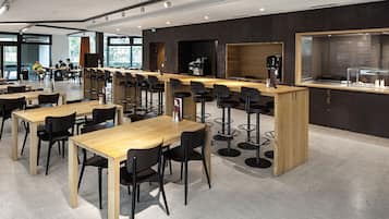 FrĂŒhstĂŒck, Mittagessen, Abendessen, internationale KĂŒche