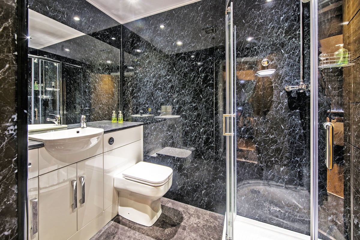 shower, free toiletries, towels