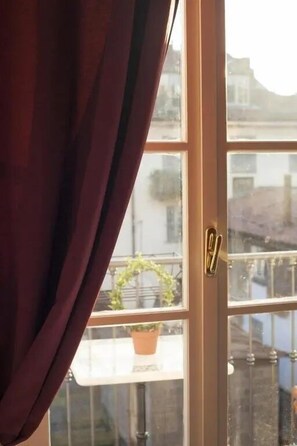 Kahden hengen huone | 1 makuuhuone, untuvapeitot, tallelokero huoneessa, ilmainen Wi-Fi