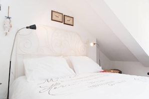 Studio (Via Principe Tommaso, 17) | 1 bedroom, down comforters, in-room safe, free WiFi - Residenze Torinesi (Turin)