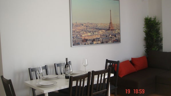 Apartment, 2 Bedrooms, Accessible, City View | In-room dining