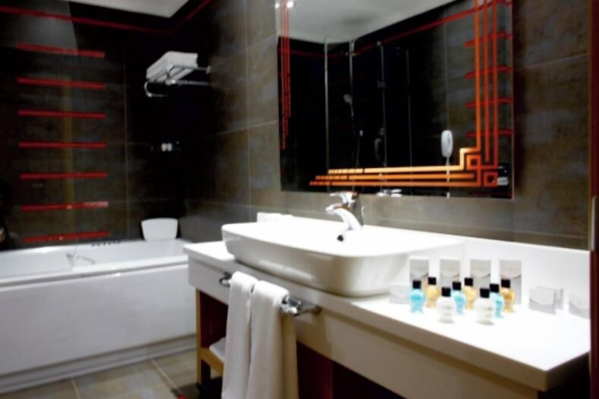Bathroom | Free toiletries, hair dryer, slippers, towels
