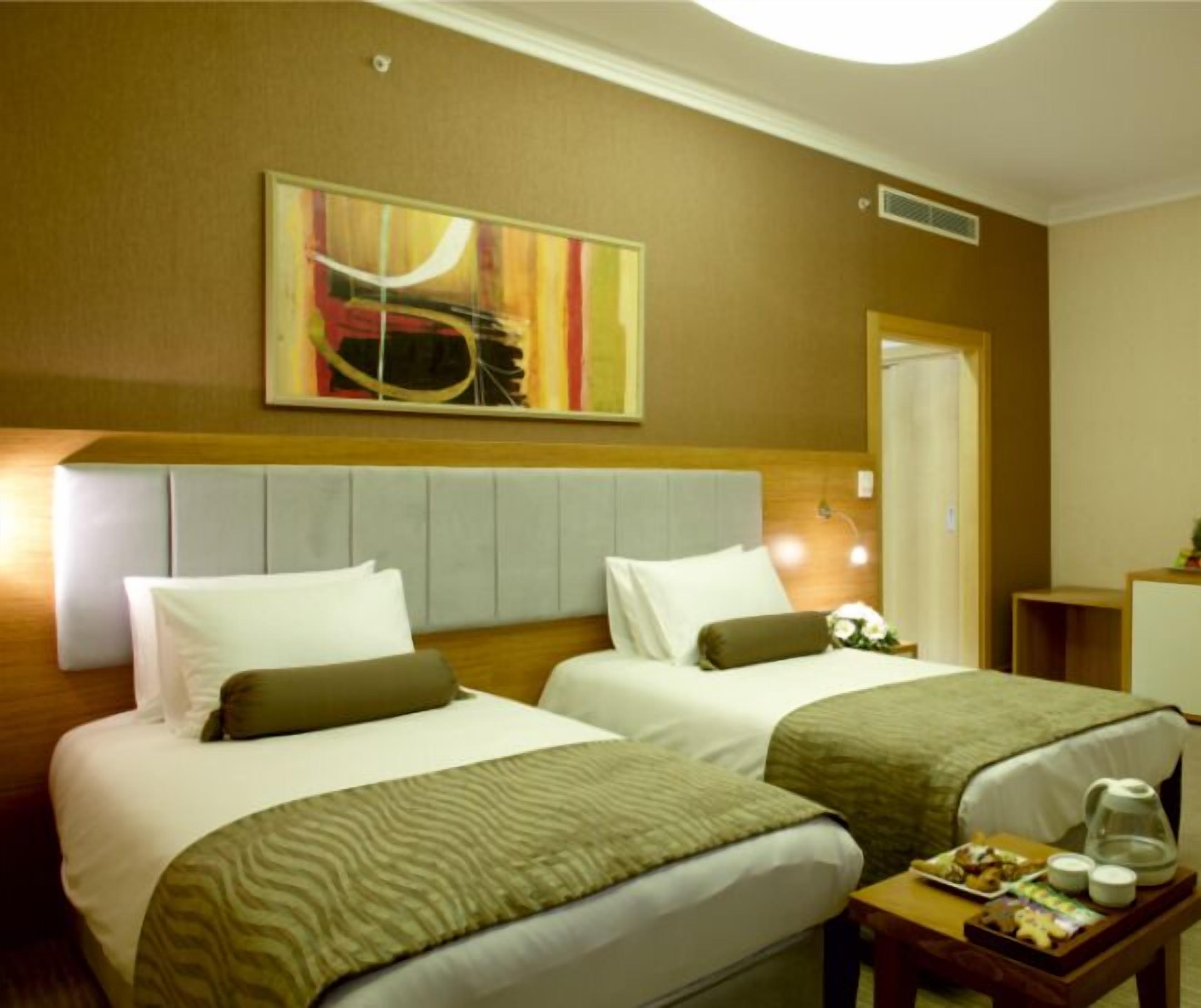executive double or twin room | minibar, in-room safe, individually decorated, desk
