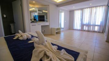 Minibar, in-room safe, bed sheets, wheelchair access