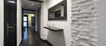 洛葛罗那公寓酒店