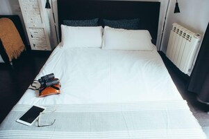 Apartment | Desk, blackout drapes, free cribs/infant beds, free WiFi