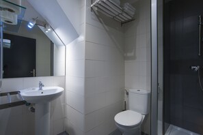 Doccia, set di cortesia gratuito, asciugacapelli, asciugamani