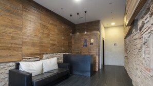 Interior entrance - Apartamentos Logroño (Logroño)