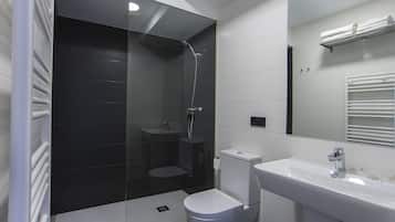 Shower, free toiletries, hair dryer, towels