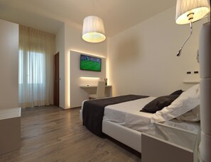 Quarto casal superior, vista para o mar | Cofres nos quartos, escrivaninha, berços (sobretaxa), Wi-Fi de cortesia