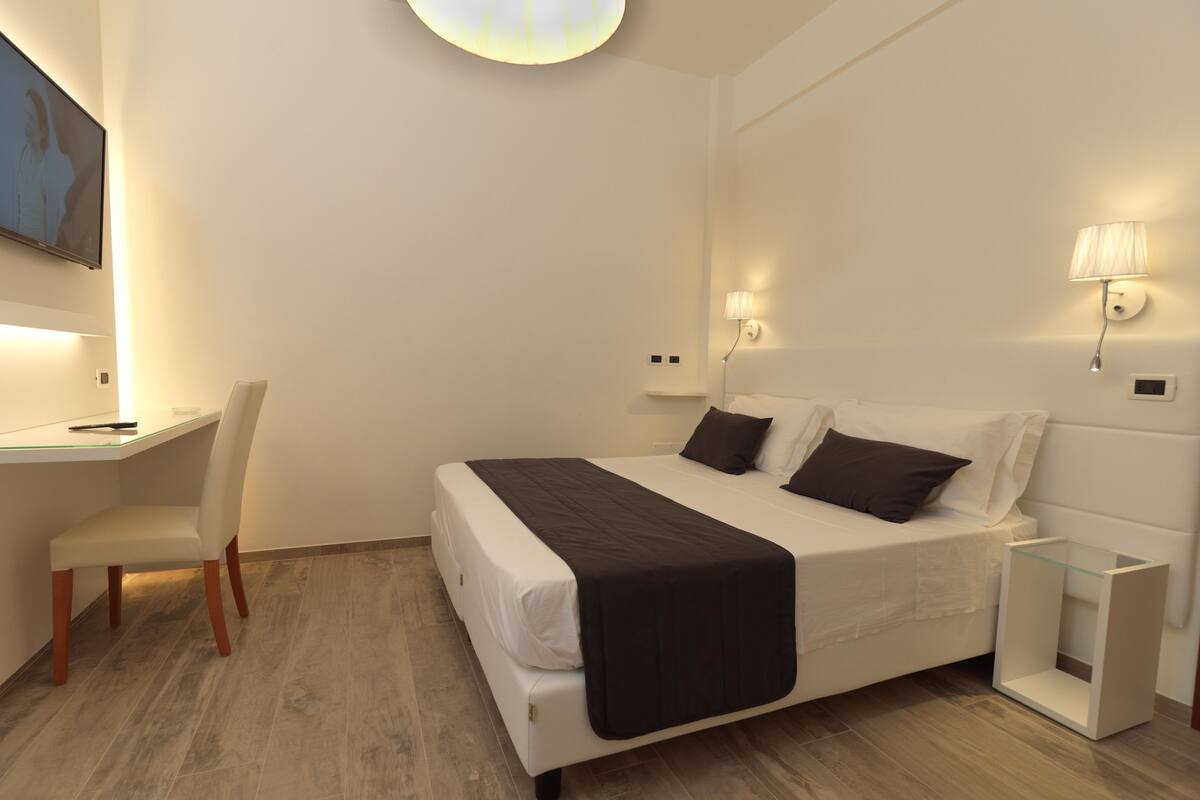 superior double room, sea view | in-room safe, desk, cots/infant beds, free wifi