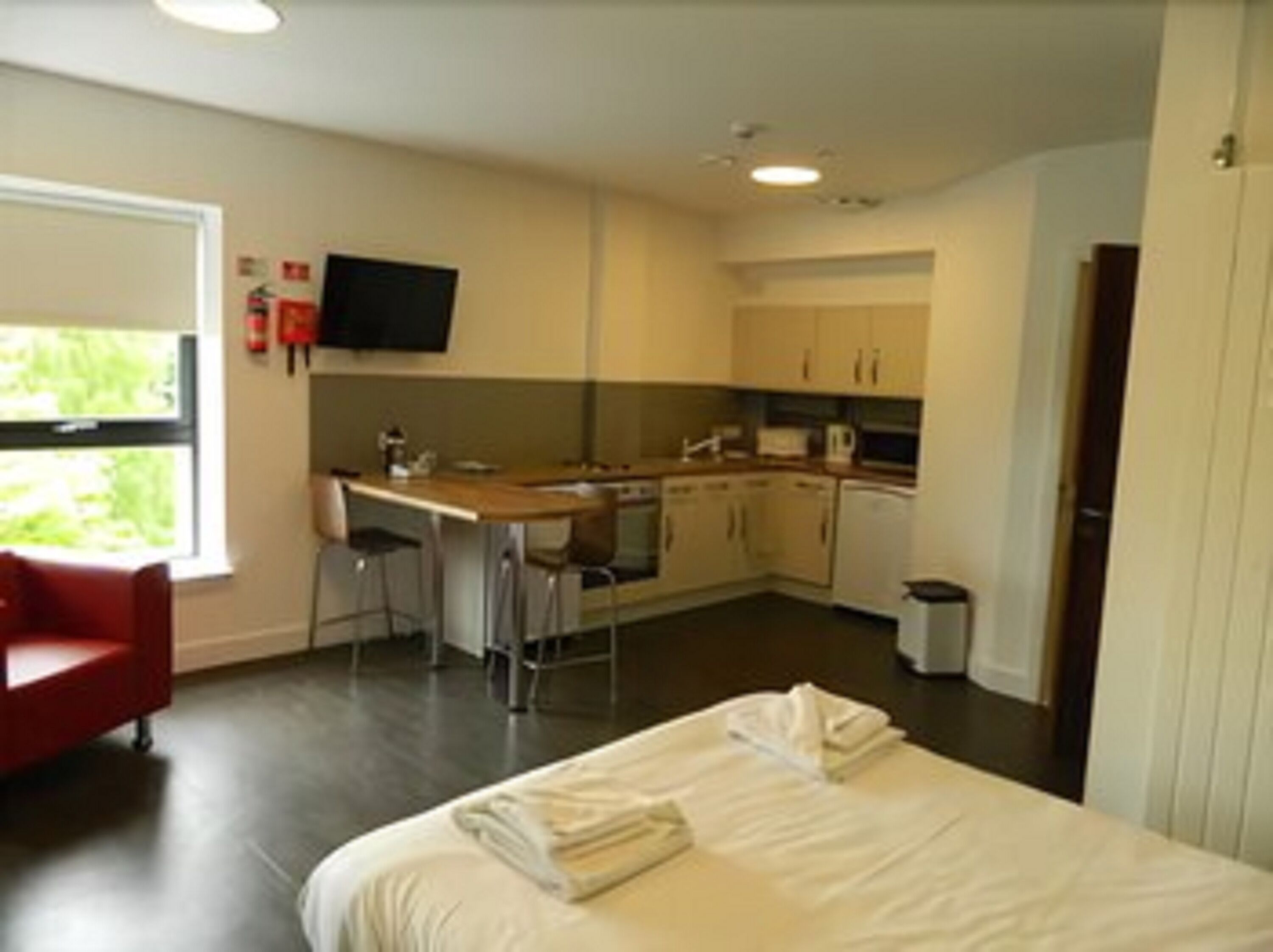 Desk, blackout drapes, iron/ironing board, free WiFi