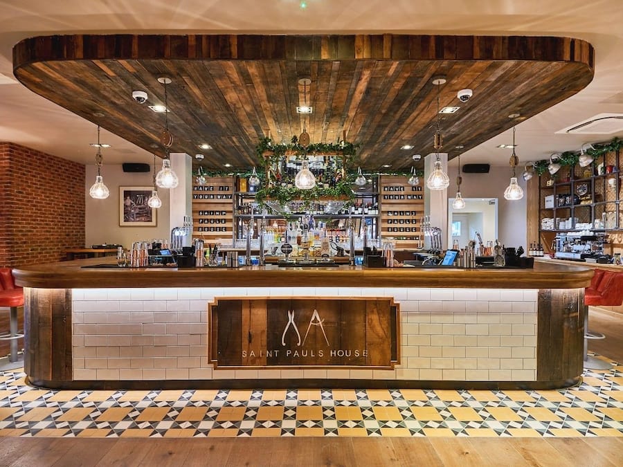 Bar (en la propiedad)