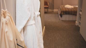 Superior-Doppelzimmer | Kostenlose Minibar, Schreibtisch, Bügeleisen/Bügelbrett, Reisekinderbett