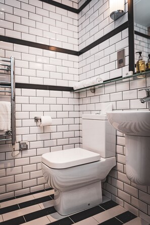 Superior Double Room | Bathroom | Shower, free toiletries, hair dryer, towels - Saint Pauls House (Birmingham)