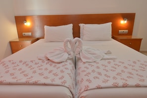 Laptop workspace, free cribs/infant beds, free WiFi - Perla Marina (Rhodes)