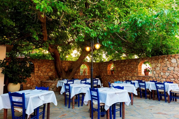 Breakfast, lunch, dinner served; Mediterranean cuisine - Perla Marina (Rhodes)