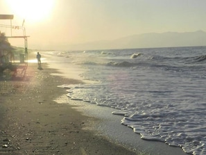 Beach nearby, 2 beach bars - Evangelos Apartments (Platanias)