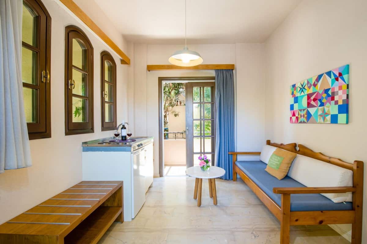 flat-screen tv, toys