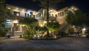 Façade de l’hébergement - soirée/nuit