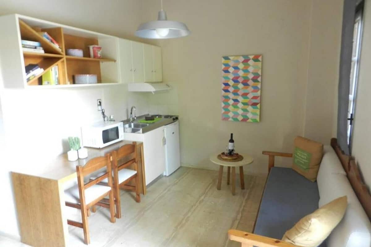 flat-screen tv, toys