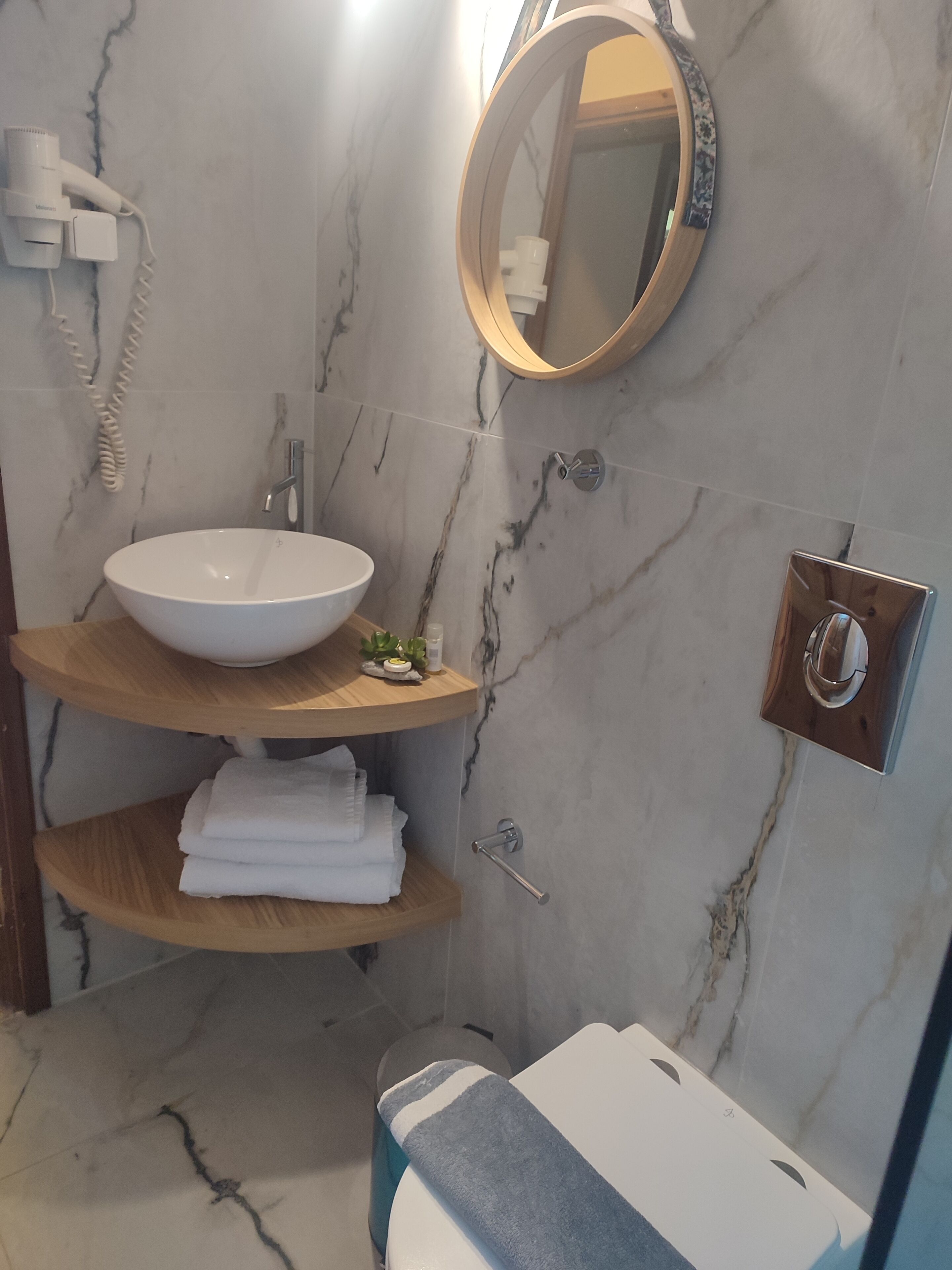 family apartment, 1 bedroom, balcony | bathroom | shower, free toiletries, hair dryer, towels