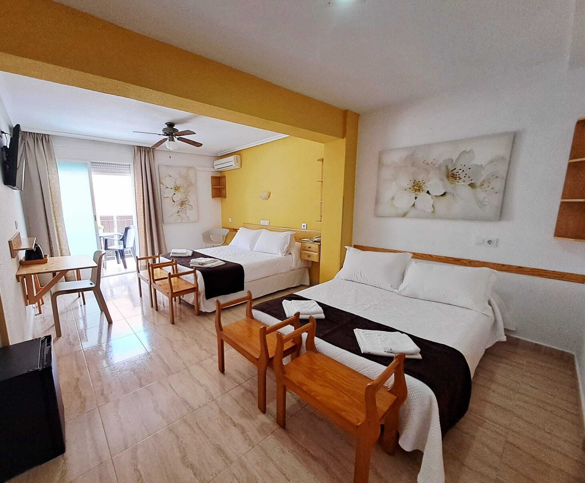 Familieværelse - terrasse - havudsigt | Minibar, individuelt design, individuel indretning, skrivebord