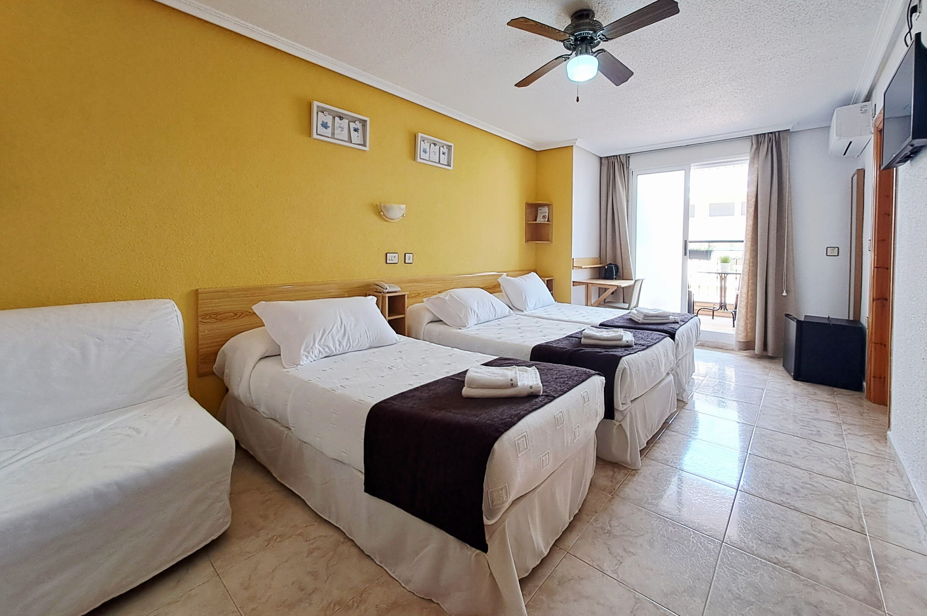 Minibar, individually decorated, individually furnished, desk