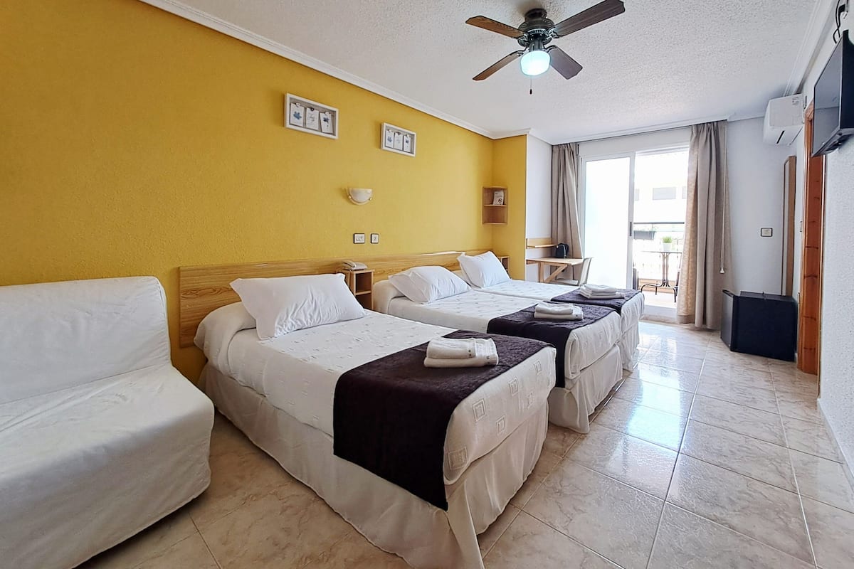 Minibar, individually decorated, individually furnished, desk