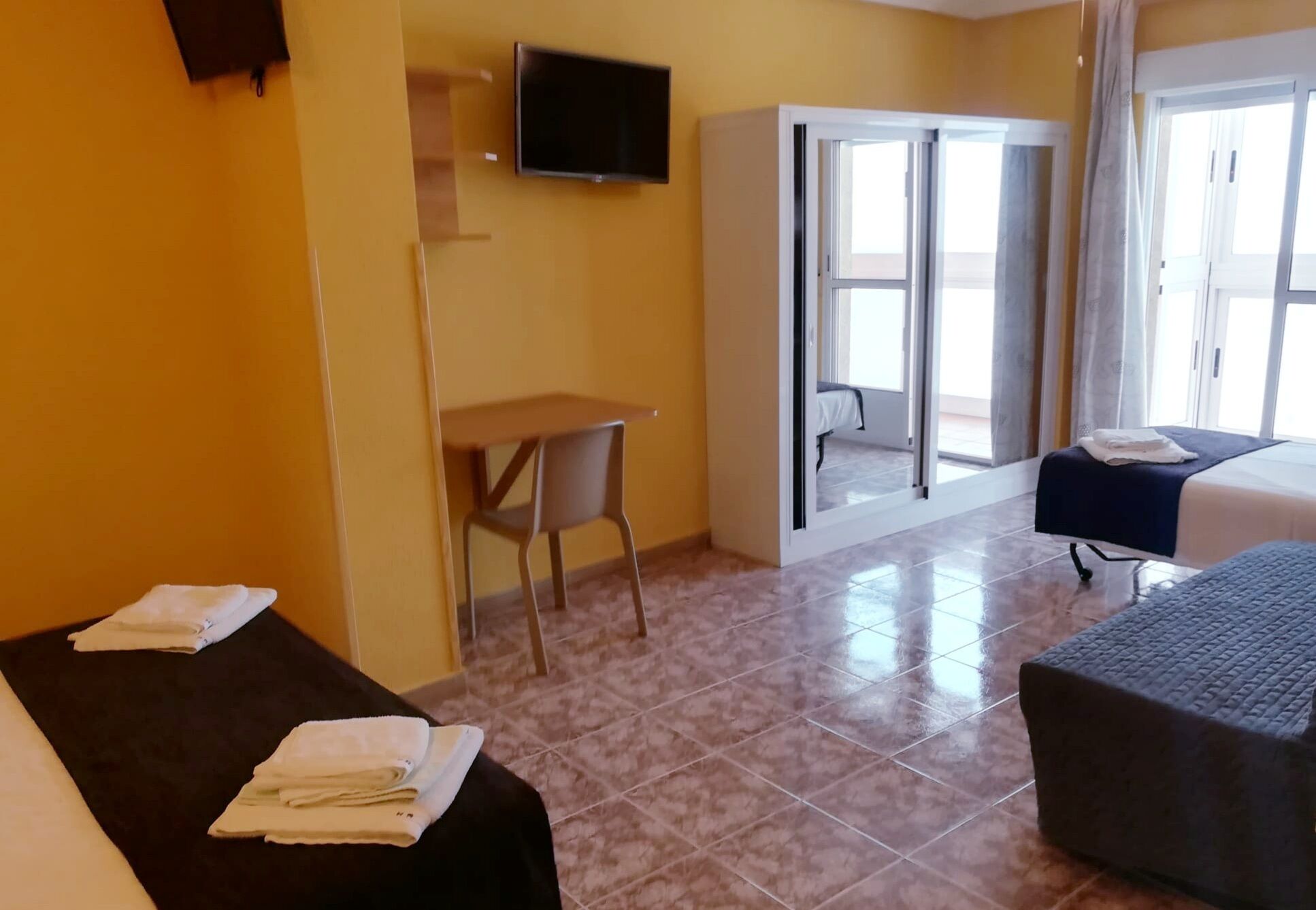 minibar, individually decorated, individually furnished, desk